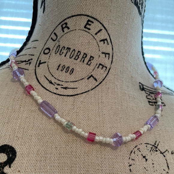 💗 Lovely Pink & Lavender Glass Crystal beaded Necklace - Picture 3 of 5